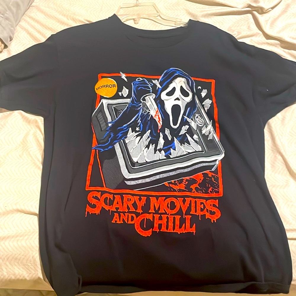 Scream movie/ghostface T-Shirt size Large. Hot topic, black.